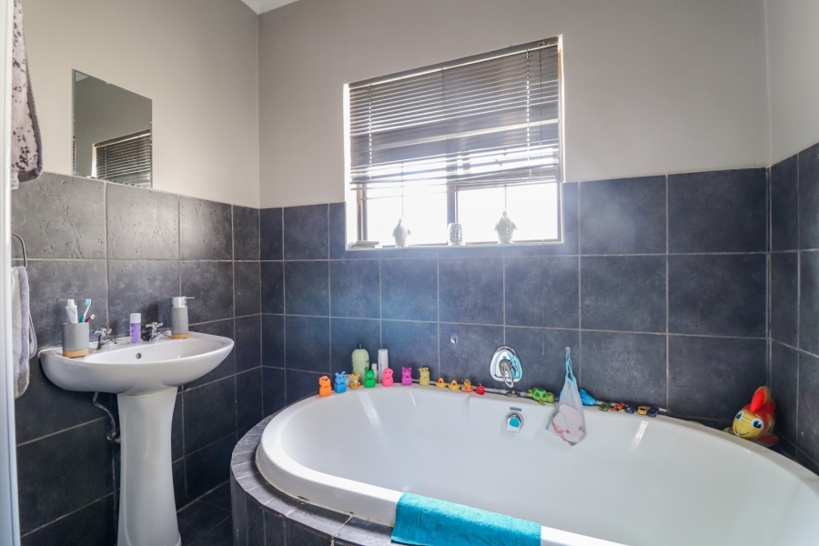 4 Bedroom Property for Sale in Waterval East North West